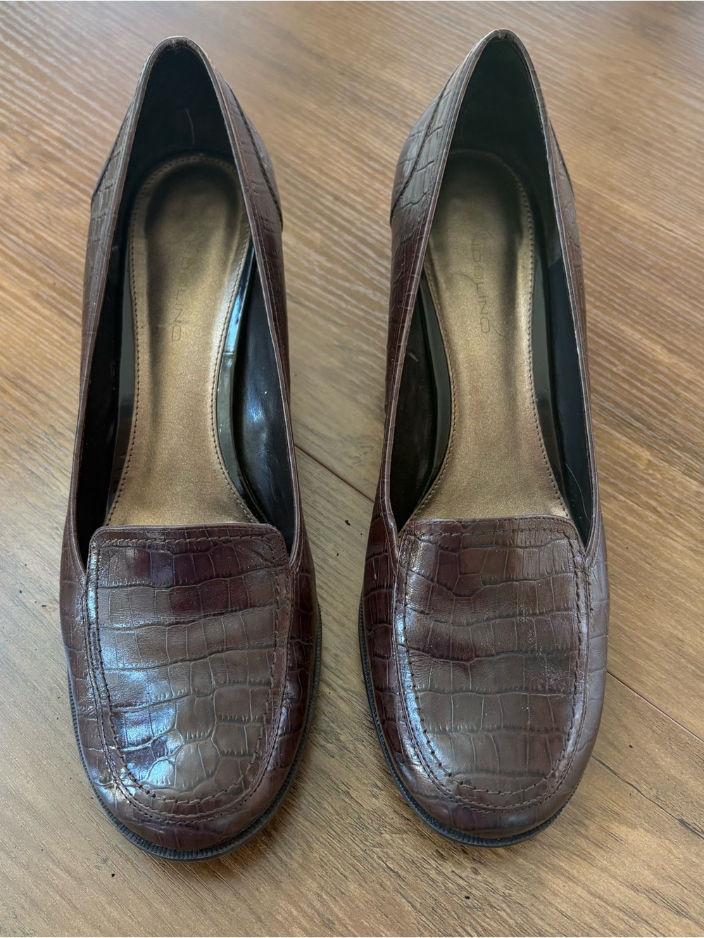 Bandolino Women's Dark Brown Croc-Embossed Loafers size 11. INV25/568